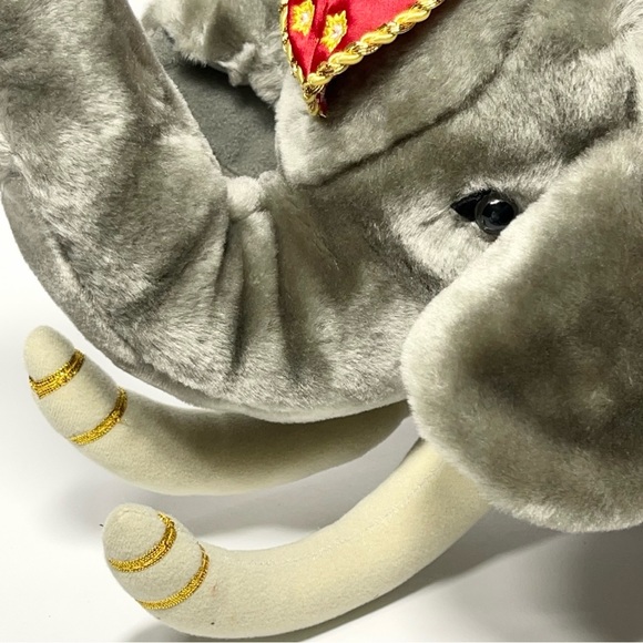 Ringlings 131 Circus 2001 Toy Elephant satin embroidered blanket - Picture 6 of 13